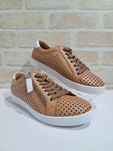 Load image into Gallery viewer, Temple Cognac/White
