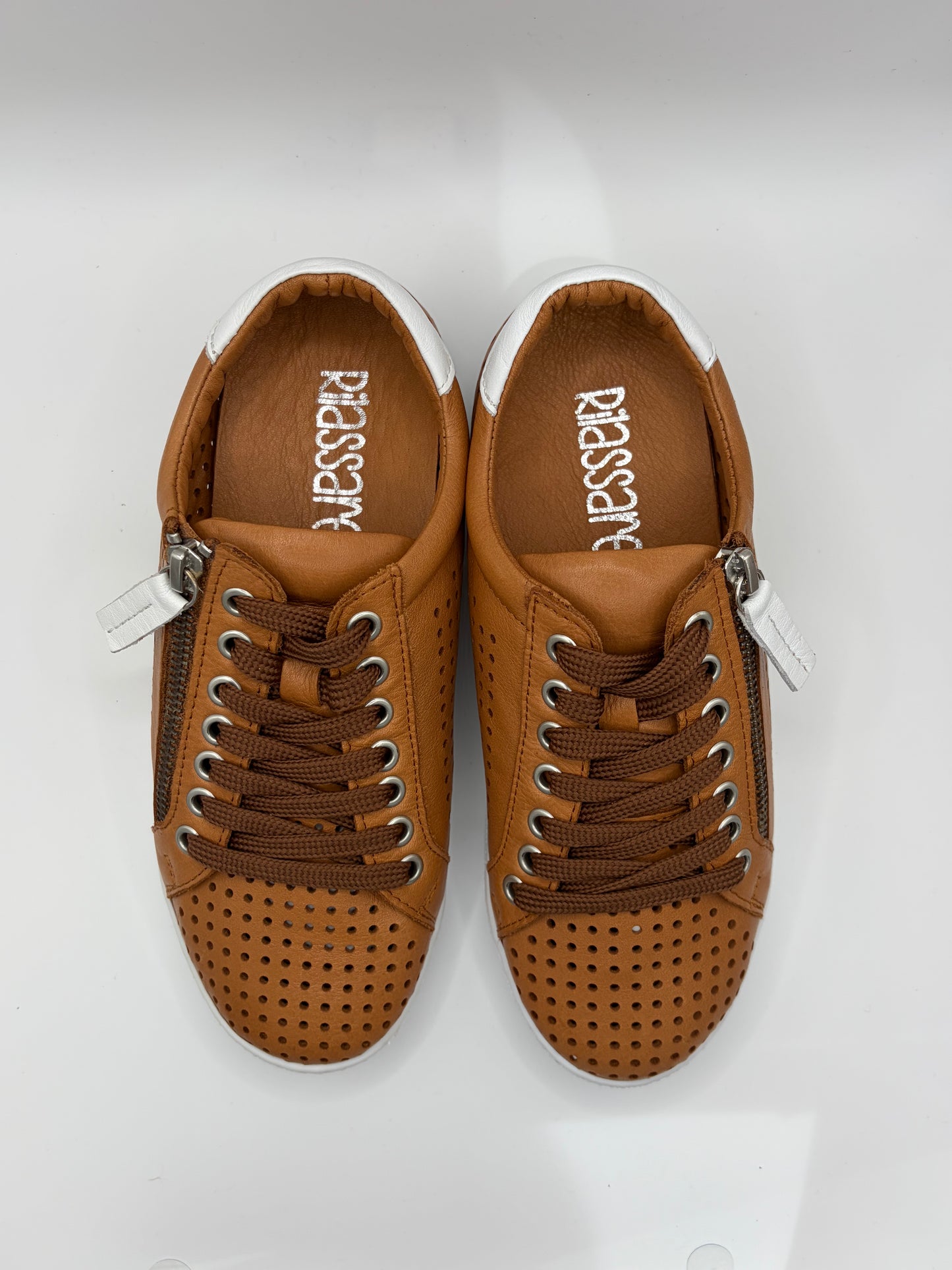Temple Cognac/White