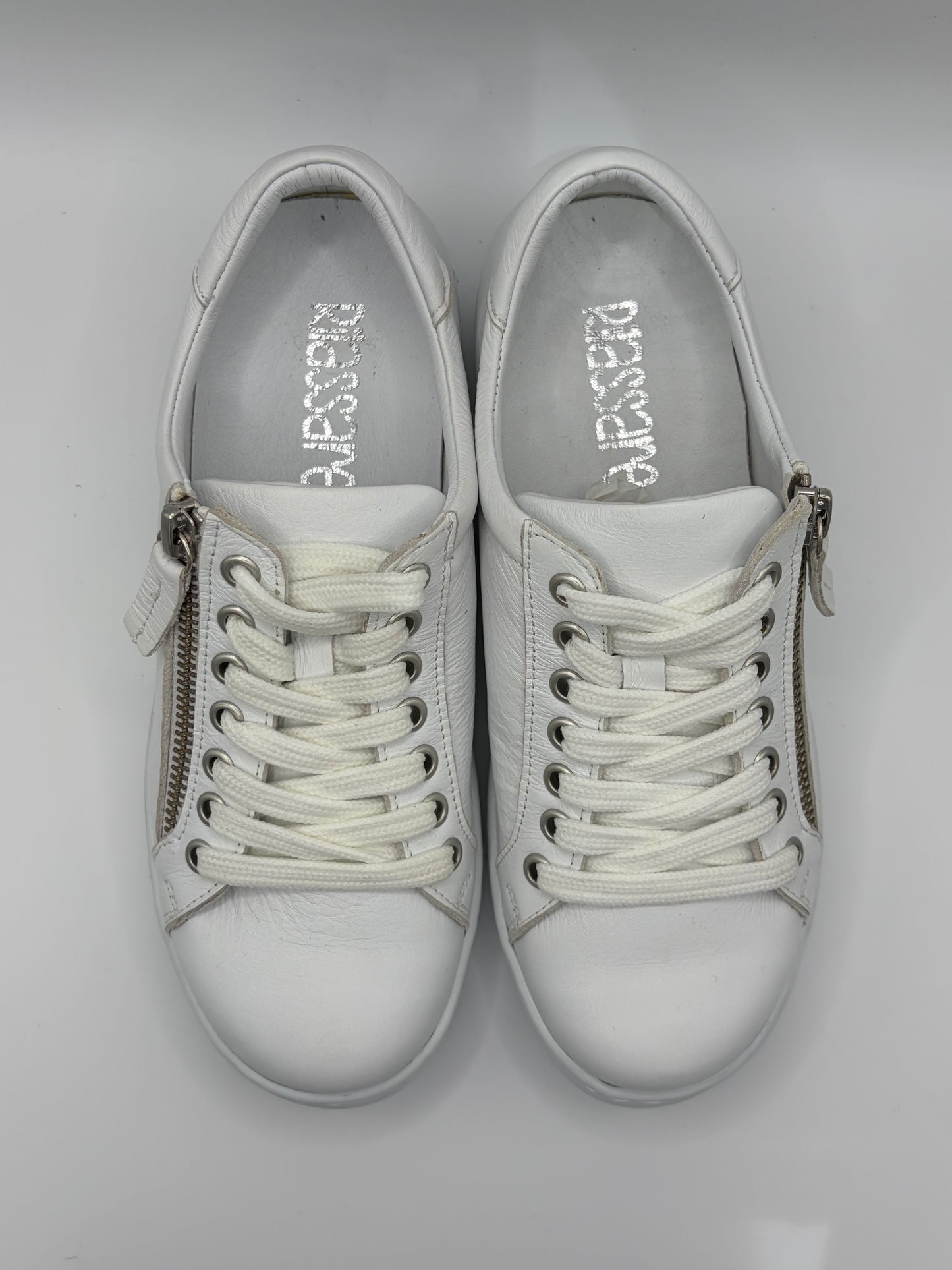 Token Fresh White