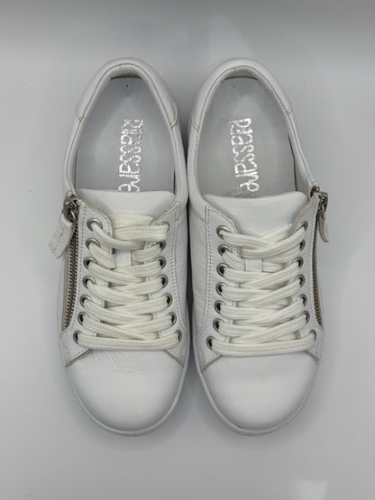 Token Fresh White