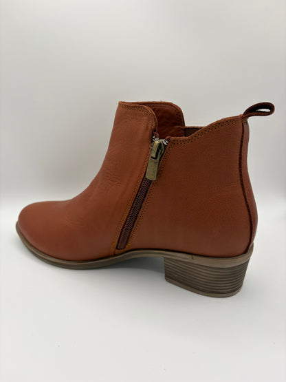 EG213 Tan Leather