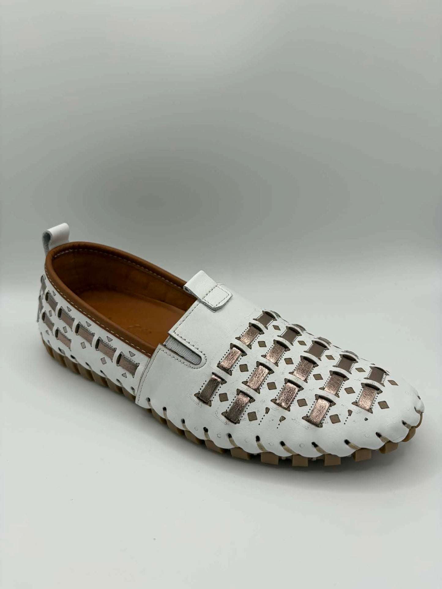 Totem White/Pewter
