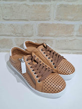 Load image into Gallery viewer, Temple Cognac/White
