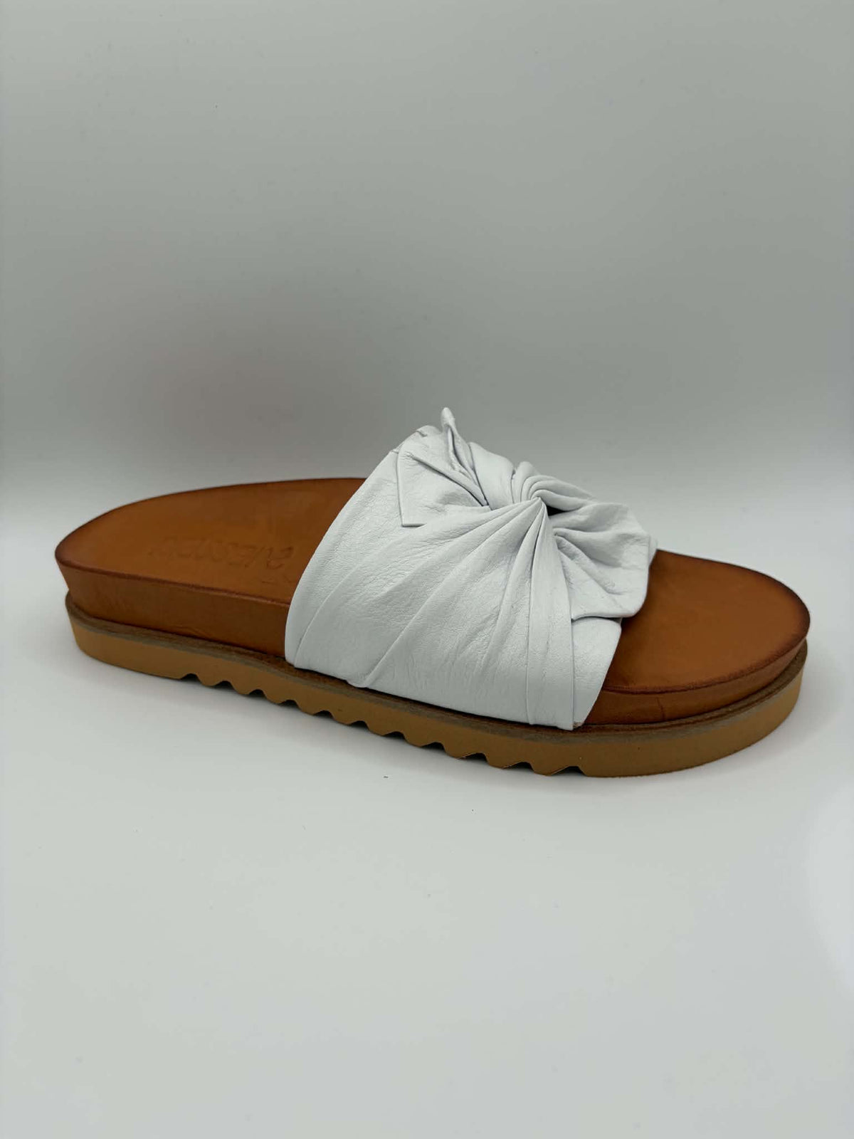 Tubist White/Tan