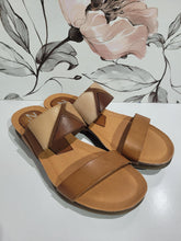 Load image into Gallery viewer, Resort Cuero/Beige/Nuez by Zeta
