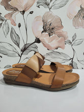 Load image into Gallery viewer, Resort Cuero/Beige/Nuez by Zeta
